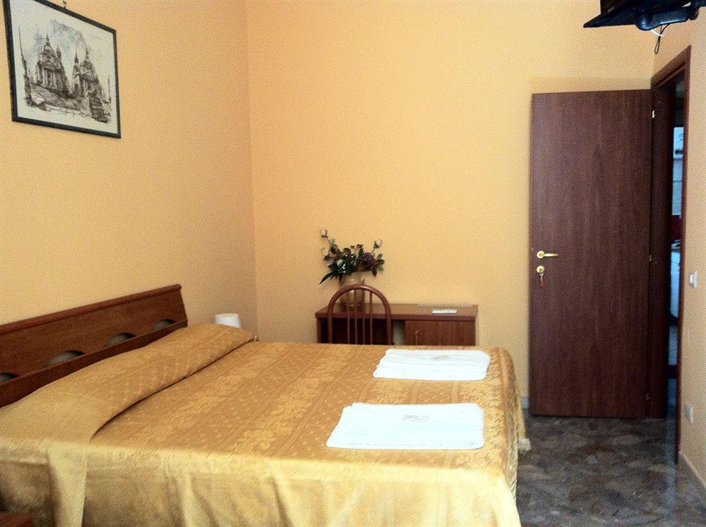 Готель San Daniele Bundi House Рим Екстер'єр фото